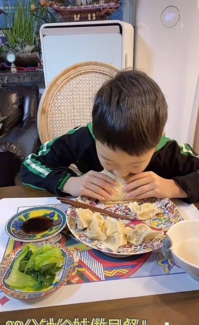 俞白眉|38岁女星直言早晨带娃如打仗,6点起床做饭,孩子走了自己才能吃