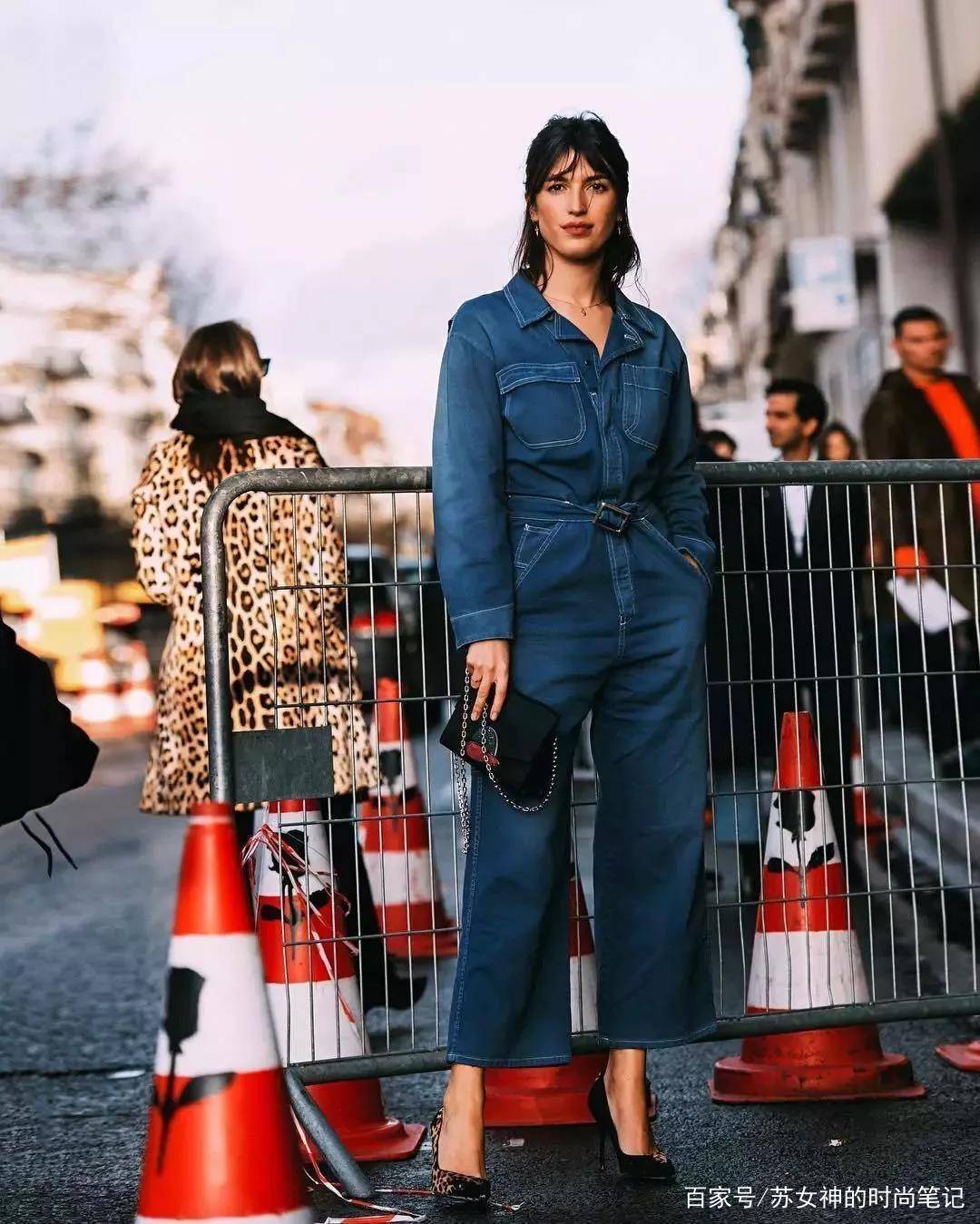 高跟|天气再热也别总穿背心配短裤，今年流行“连体裤+凉鞋”，超清爽