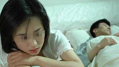 生活|丈夫寻花问柳，她听婆婆的话生二胎，孩子刚出生不久，婆婆病逝了