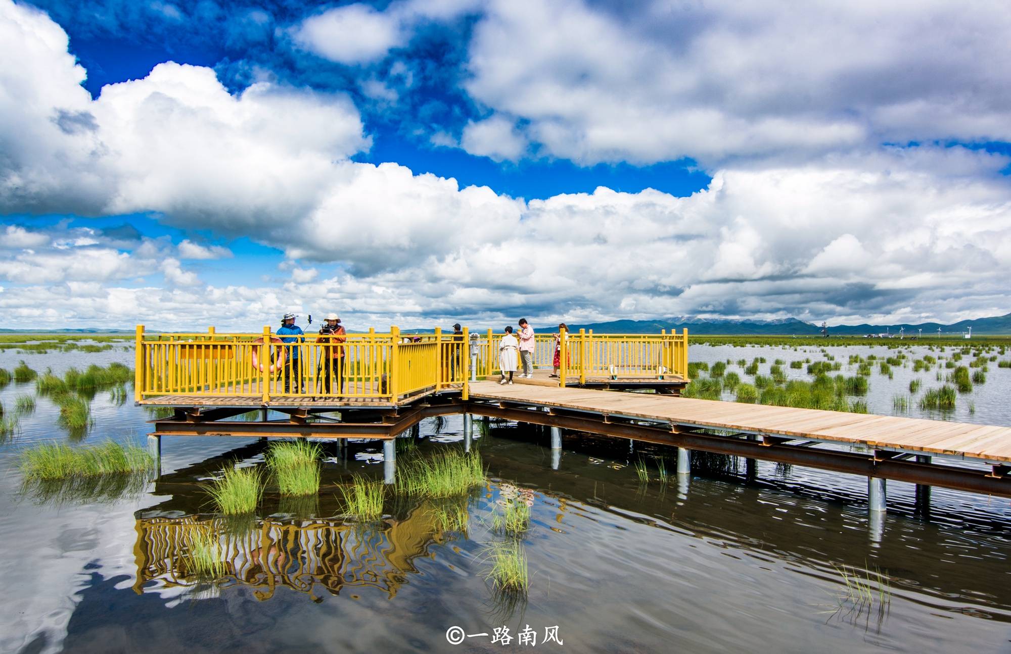 花湖|四川清凉若尔盖，夏季到这里旅游要穿羽绒服，晚上要盖棉被