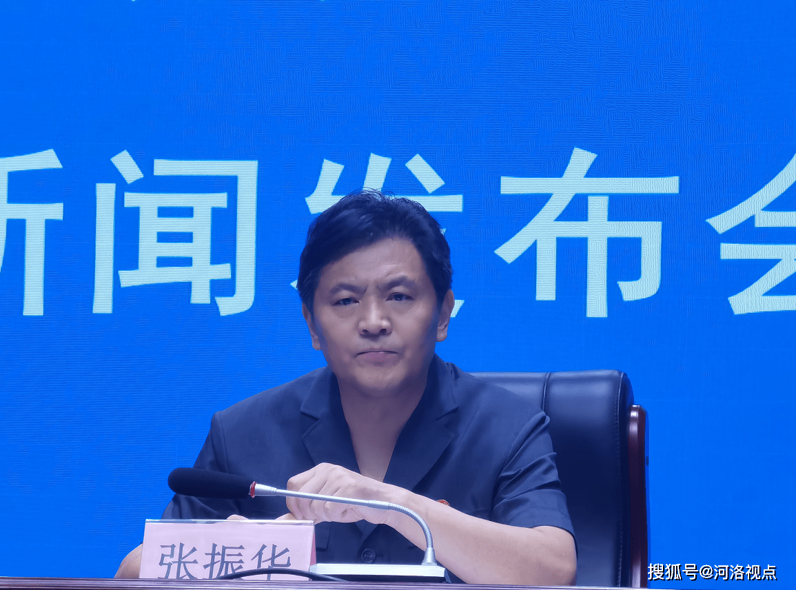 院党组成员,副院长张振华介绍了2021年执行工作开展情况.