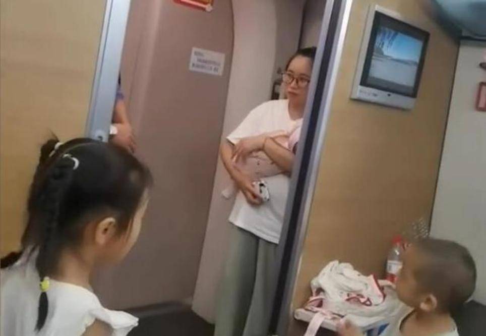 如何带新生儿坐火车 6b13bd4781d14979acf7625383db3de7.jpeg