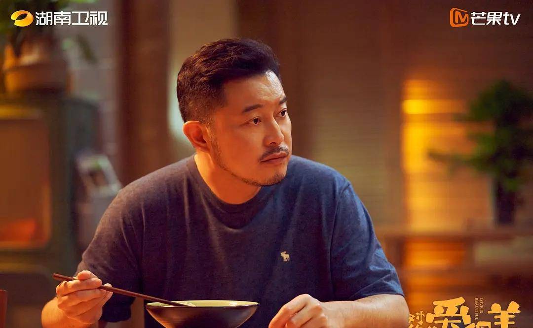 轻喜剧|同为影视圈顶流，冯小刚新剧被群嘲，张嘉译作品却成收视冠军