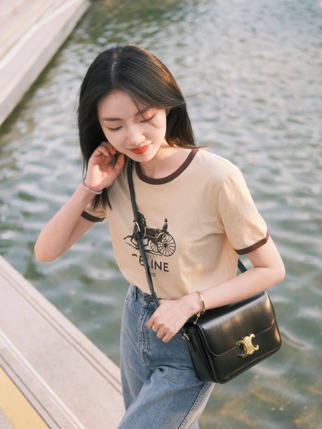 女神|夏季,如何穿出气质女神范,针织衫搭配半身裙简约高级,清爽干练