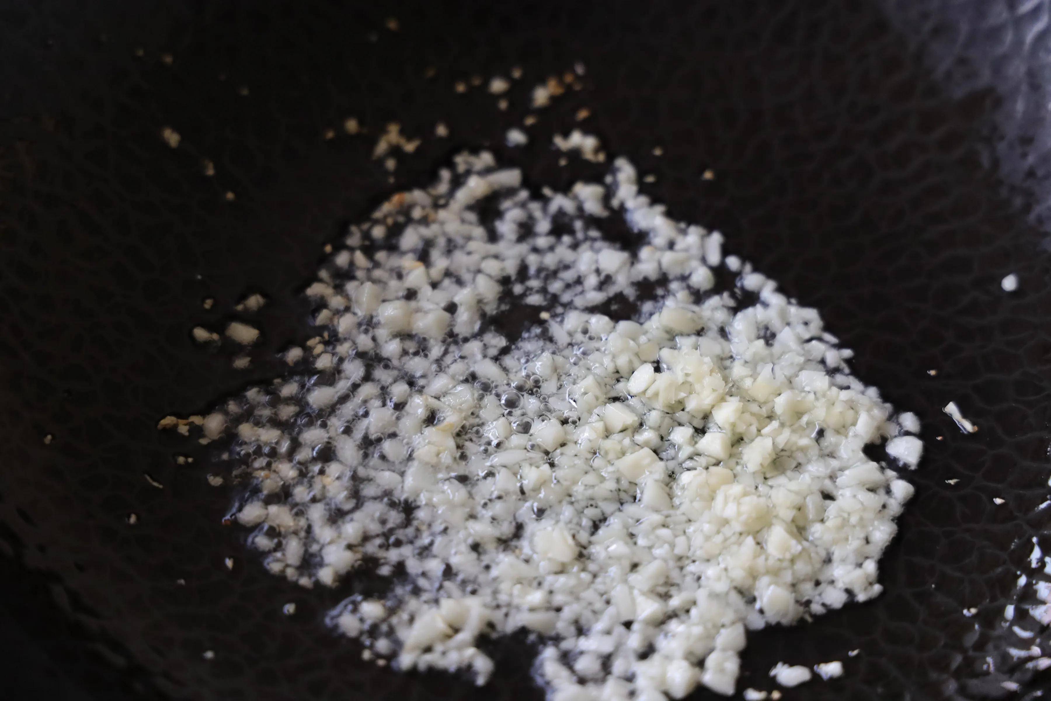 做法|可以当零食吃的猪肉做法，焦香有嚼劲，不用油炸，健康又解馋