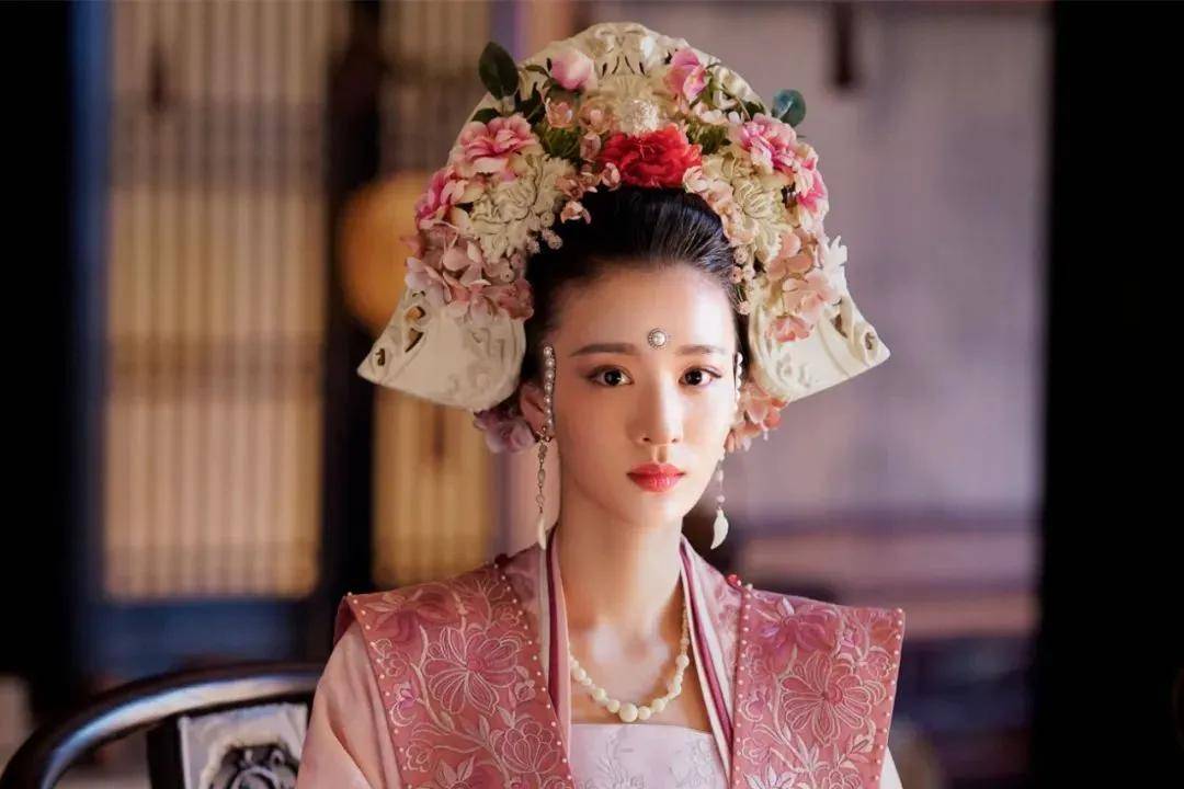 梅花清|杨幂终于穿上高定？而我只关心她脸上的这一点...