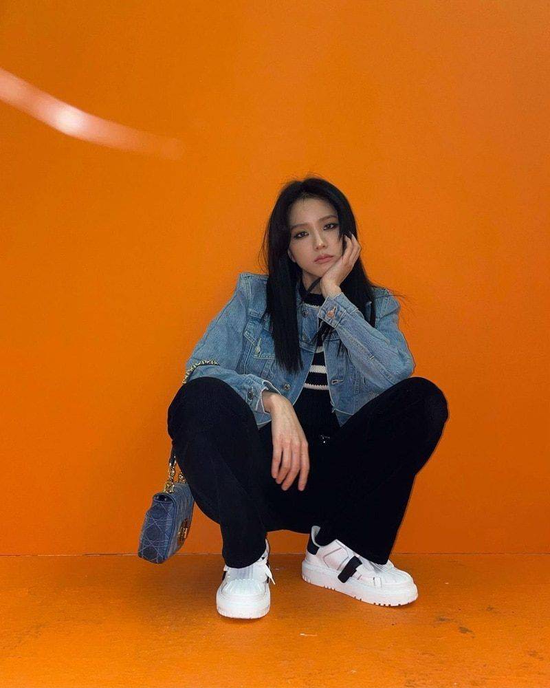 Viv|15岁苏瑞克鲁斯成最美星二代，小白鞋配牛仔裤穿出显瘦大长腿