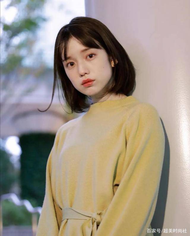 发型|从土气小妞变为网红美女，女记者一夜走红，发型着装很日系