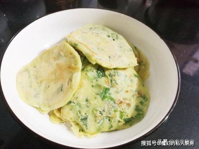 蔬菜|不用揉面和发面的蔬菜鸡蛋饼，早餐花10多分钟就做一大盘