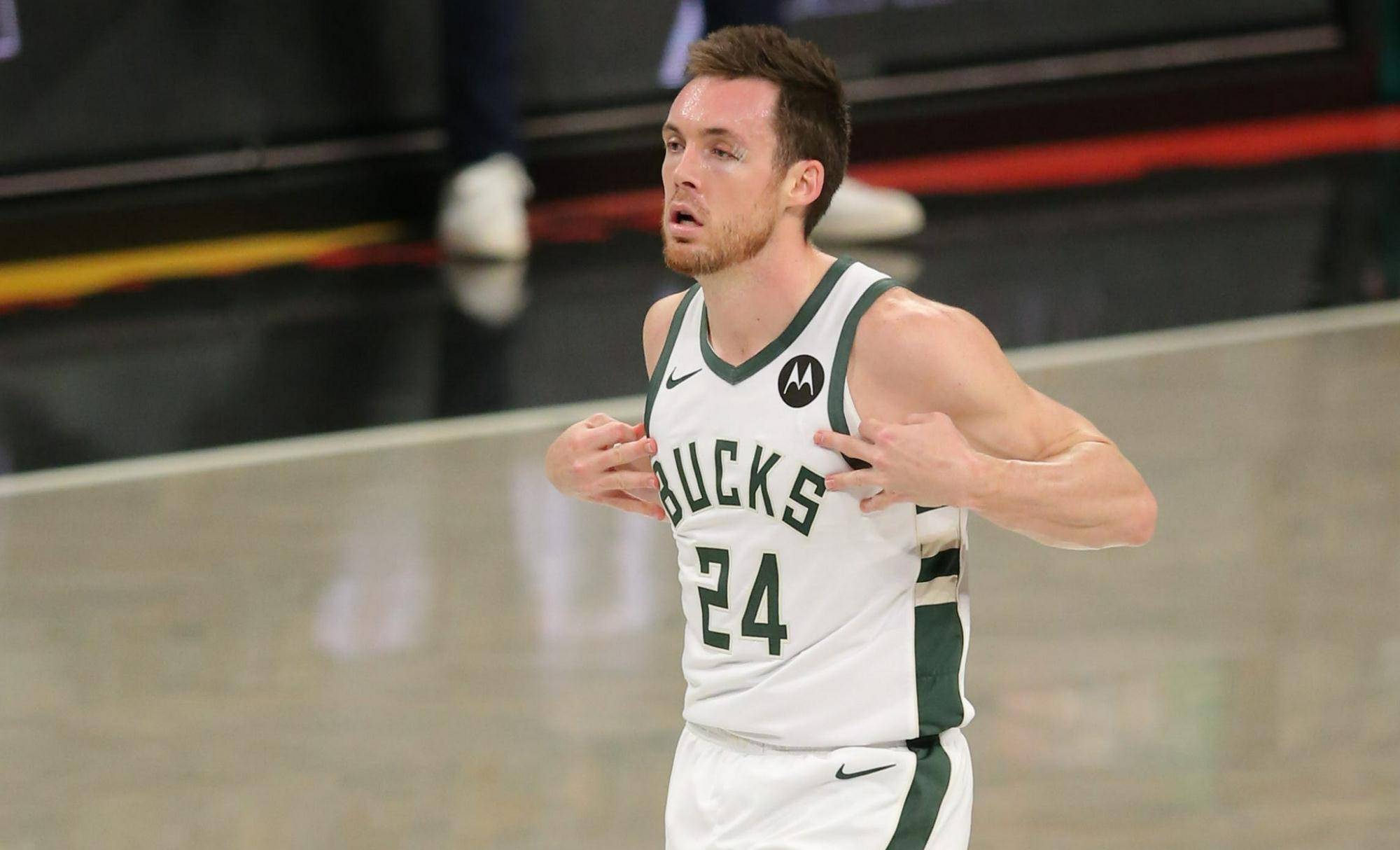 原创正负值全队第二,连续五场三分准心超40%,康诺顿成雄鹿最强替补