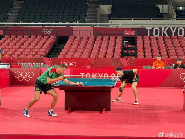 中國(guó)乒乓球隊(duì)|日本又搞“盤(pán)外招”！劉國(guó)梁腳步丈量場(chǎng)地，明顯變小騙不了小諸葛