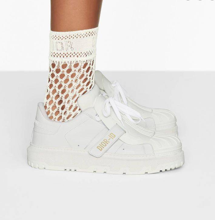 Viv|15岁苏瑞克鲁斯成最美星二代，小白鞋配牛仔裤穿出显瘦大长腿