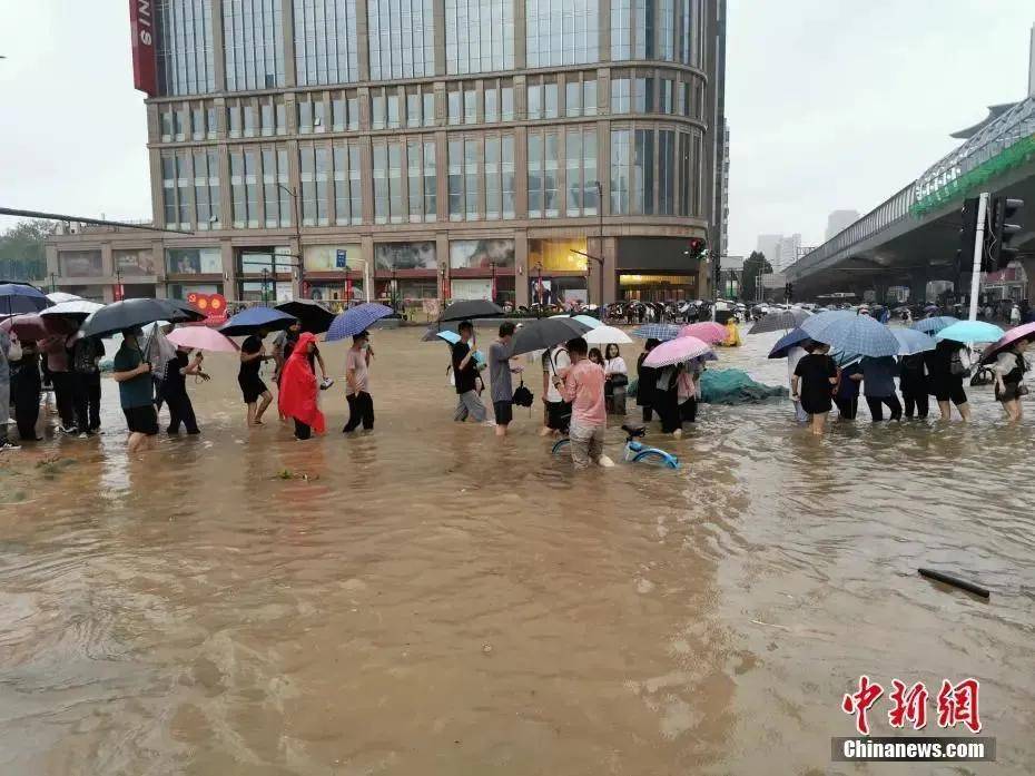 千年一遇，实在太大了！“720”特大暴雨突袭郑州，气象部门预报了，然后呢？温静怡 4379