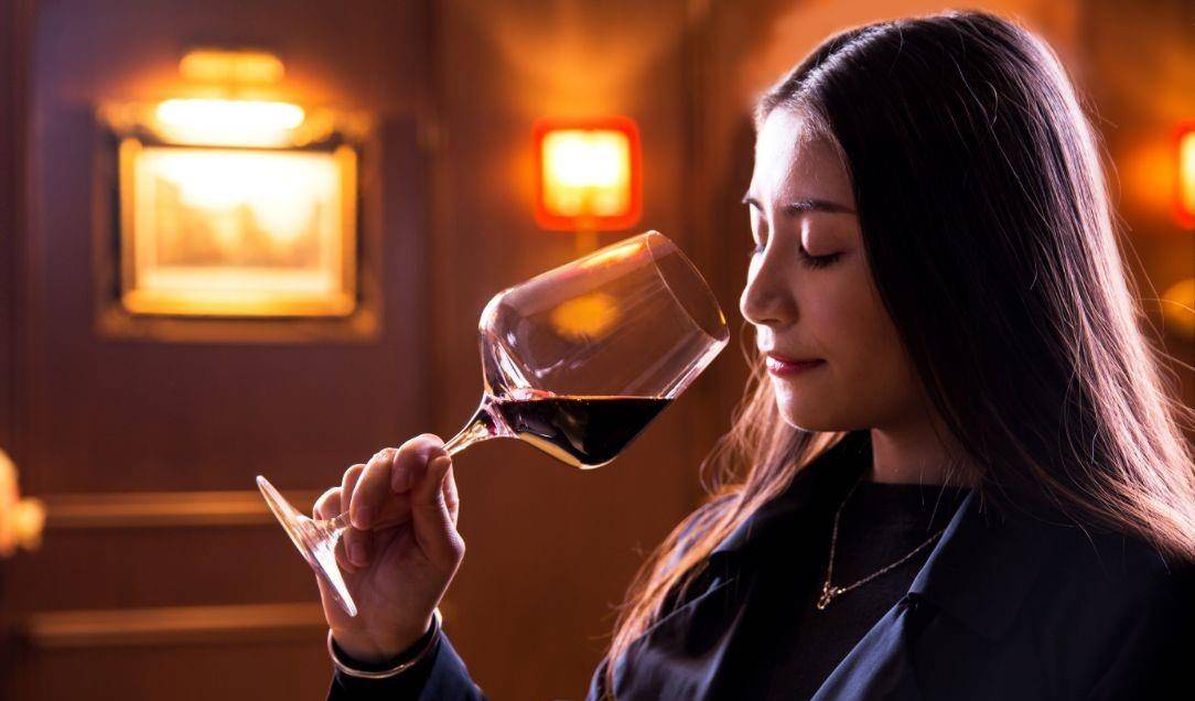 氧化|喝红酒:为啥只倒“三分之一”?我敢打赌,假装明白的人不在少数