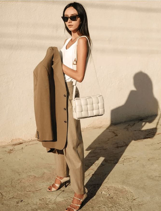 加点|白背心+裤装:最好凹造型CP