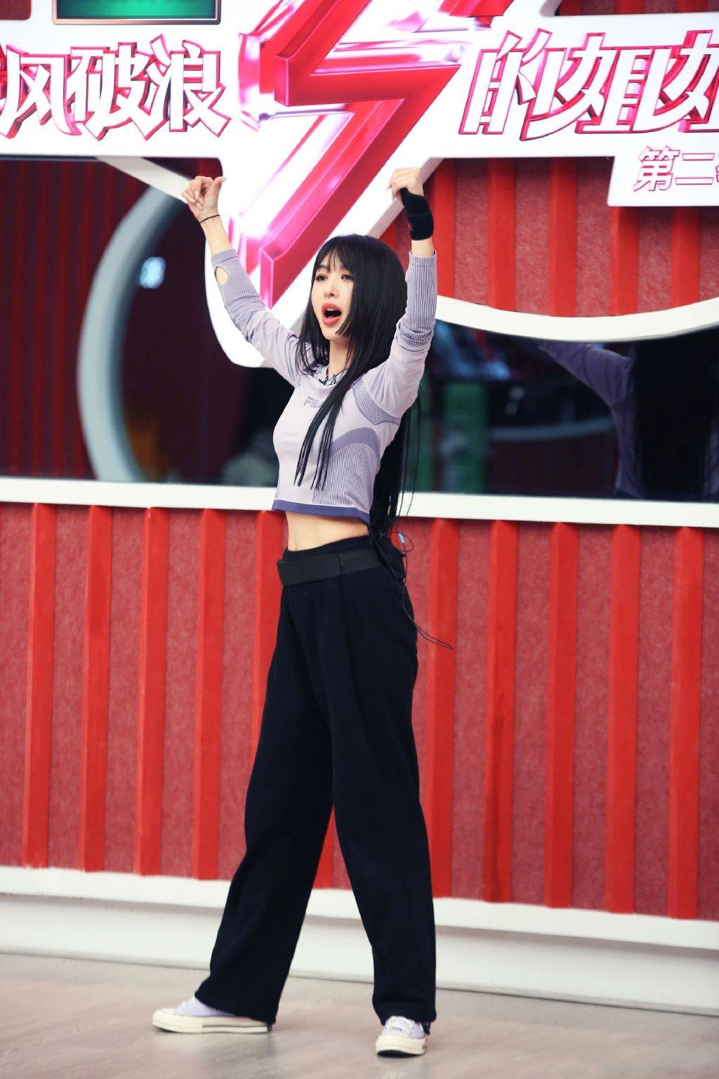 下半身|李菲儿的长腿真不是盖的,硬把上衣塞裤腰,穿平底鞋也显比例好