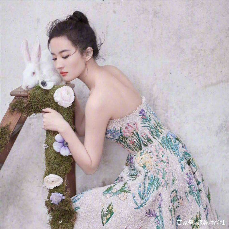 感觉|女明星露背造型大盘点：刘雯露背比露脸还高级！刘亦菲最仙儿！