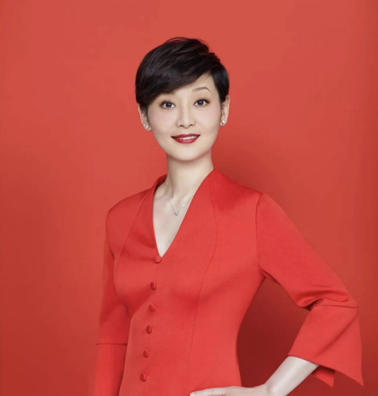发型|60岁女人头发别留太长，显少还易掉！这4款短发刚刚好，时髦多了