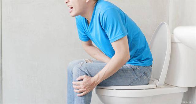 肝脏|提醒：身上这1处长出“小红点”，不要随便“抠”，劝你查肝功能