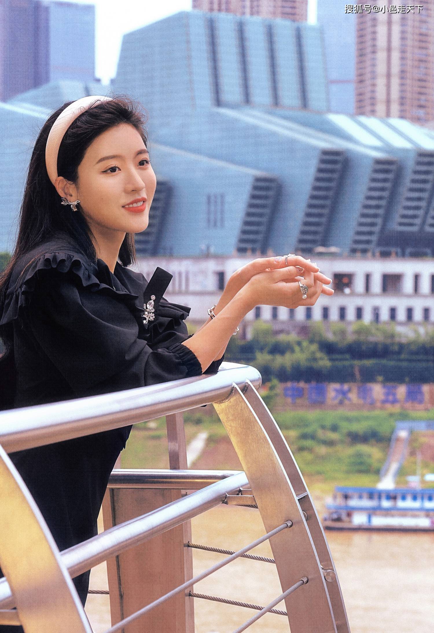 连衣裙|孙芮黑色连衣裙甜美写真