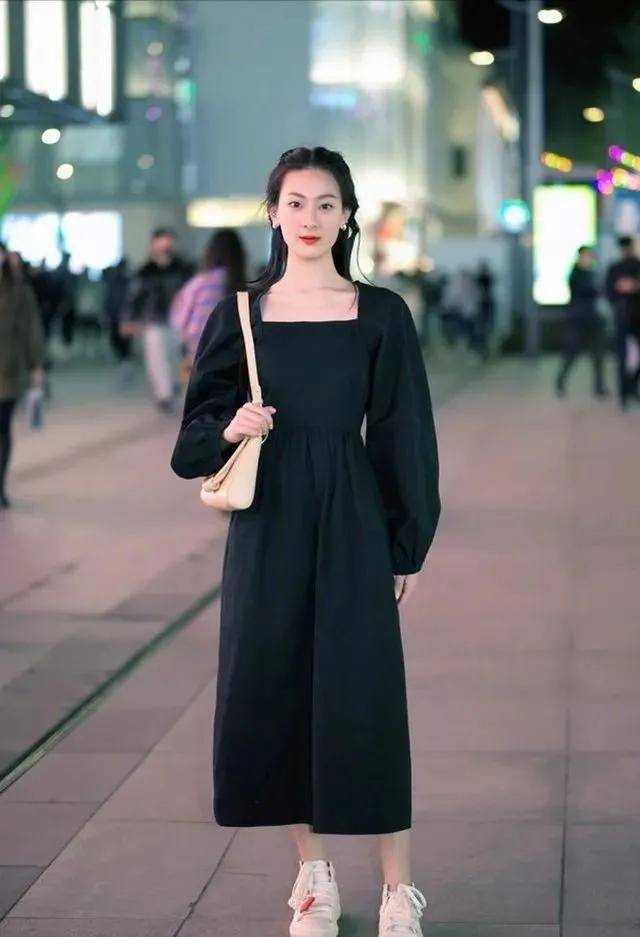 高跟鞋|裙子不一定配高跟鞋才好看，搭这3双平底鞋，时髦显高不说还百搭