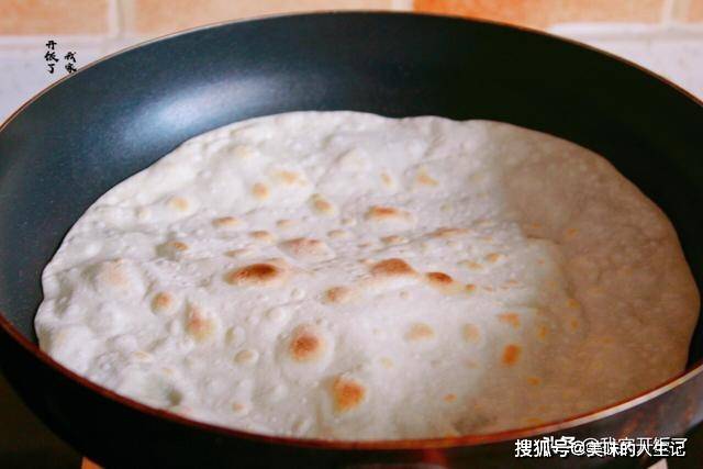 因为|老公早餐就馋这卷饼，一分钟就烙好，荤素可搭配，卷啥都好吃