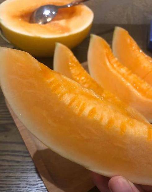 等于糊咖,但是毕竟,前顶流的身份还在,遥想当年,一群少女因为凡凡生病