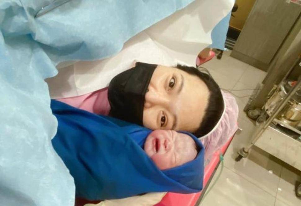 恭喜!33岁叶玮庭嫁大18岁洋老公4年,宣布产下蓝眼白皮肤混血娃