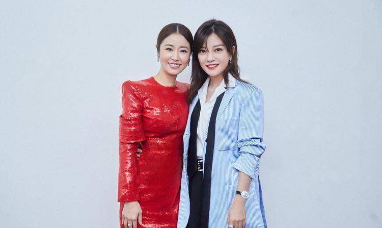 身材|赵薇担任《演员请就位》嘉宾,灰色西装配蓝色发梢,瘦身成功