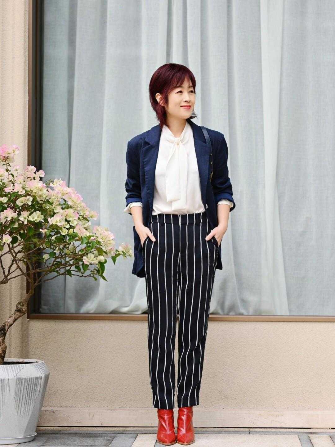 显得|35岁、50岁怎么穿才高级减龄?学会基础款搭配方法,优雅大气