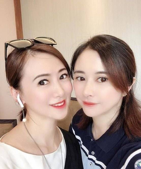 自拍|51岁翁虹晒自拍近照，皮肤紧致让人羡慕，网友：太美了！