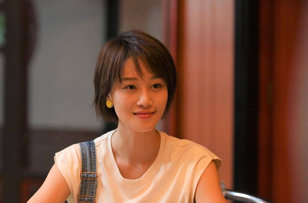 滑铁卢|冯小刚新剧惨遭滑铁卢！老戏骨加盟后，反衬得女主蓝盈莹成败笔