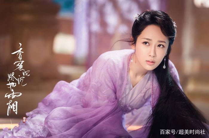 全无|时尚博主评杨紫为最丑硬照女星，穿白衬衫显土气，整容后气质全无