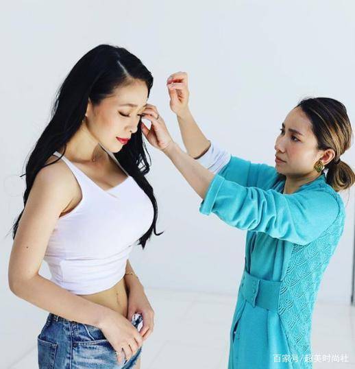 因为|日本辣妈带娃不耽误秀身材!爱穿短裤吊带裙,却被喷“不知羞耻”