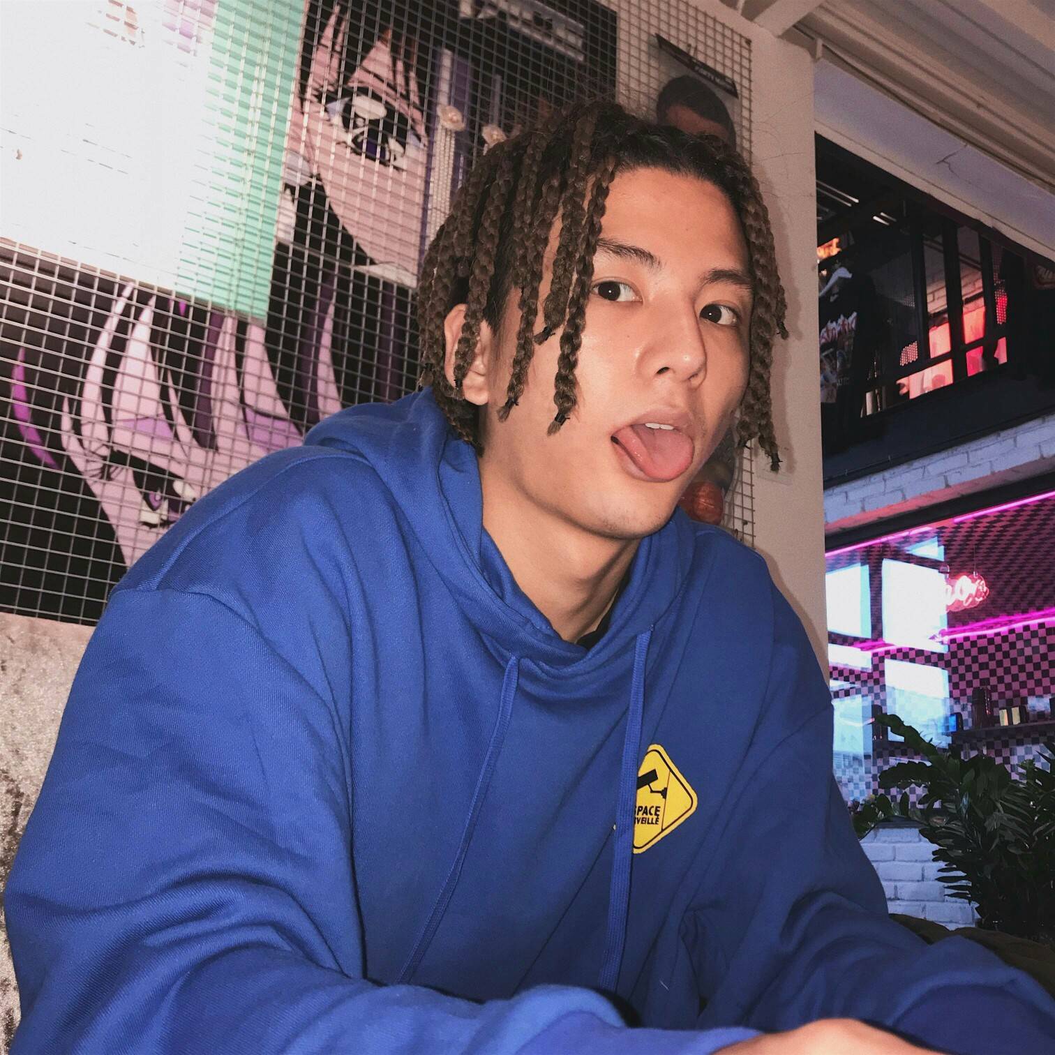 男歌手向河南捐款100元却p成18000,被发现后立即补捐_draksunjiu