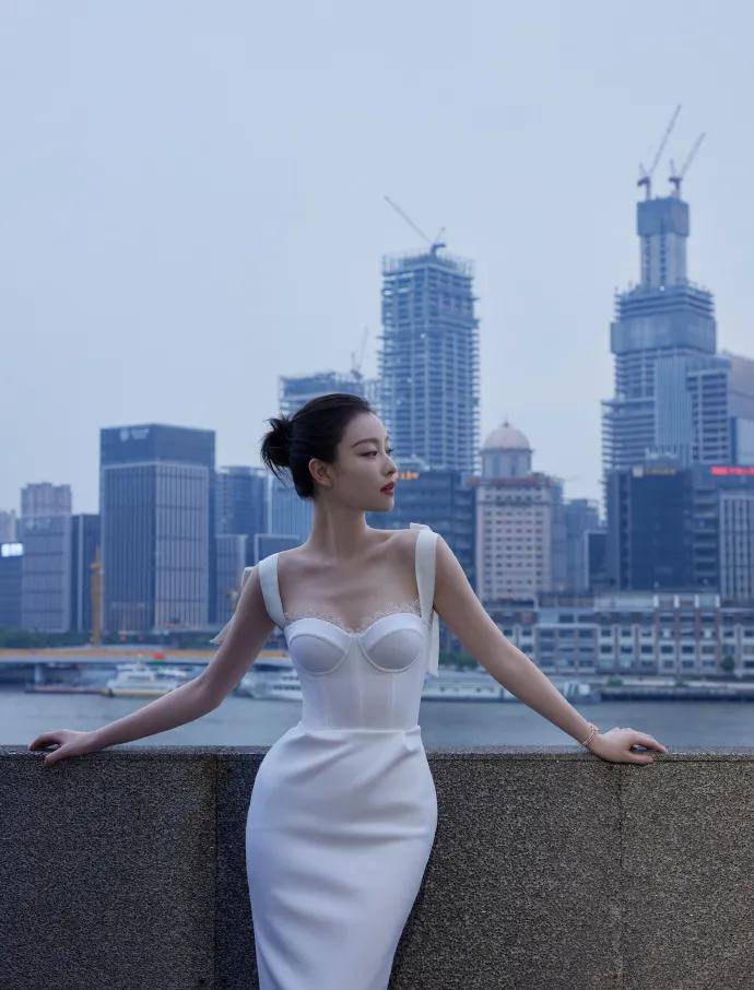 视觉|连衣裙不会挑? 学会这三招让你美得毫不费力!