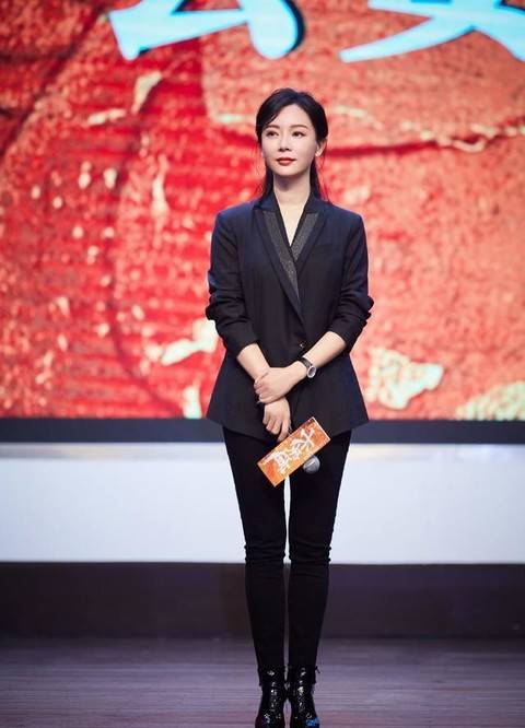 面料|真正会穿的女人，穿西装外套不会配小脚裤，看陈数就知道了？