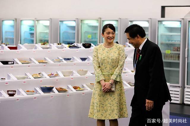 公主|日本王室为真子公主庆生！她穿毛衣配伞裙，29岁了婚礼还在延迟