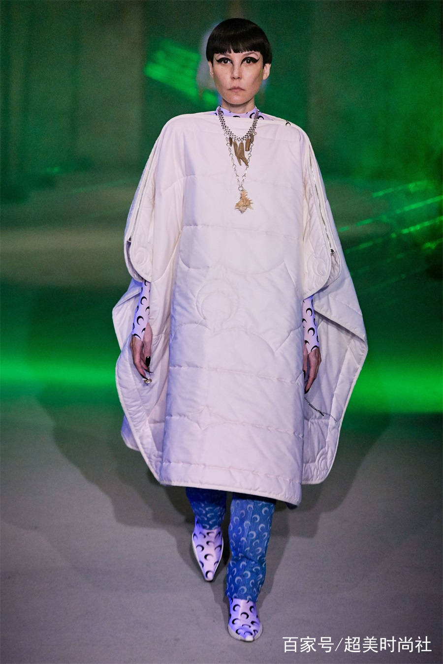 品牌|盘点时装周“奇葩”单品,手指大的mini包能装什么?网友:装可爱