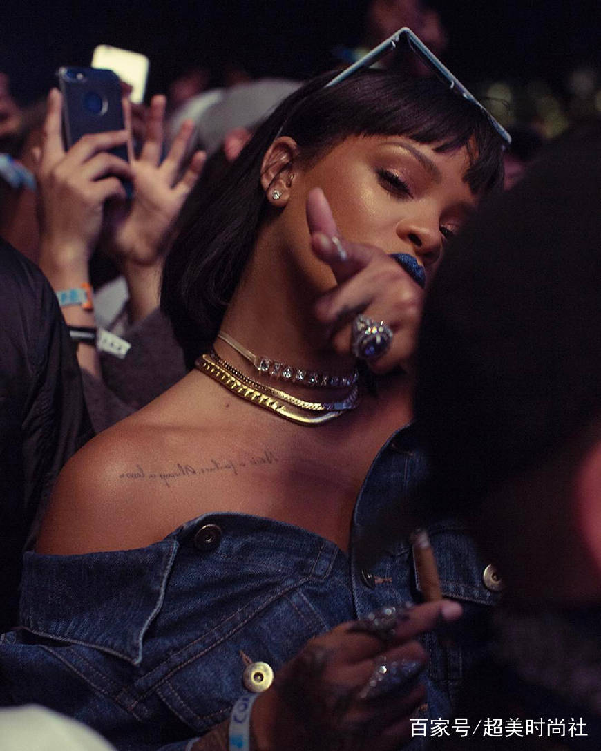 Rihanna|日婆蕾哈娜skr人才，把机车搬上秀场还不过瘾现成“内衣贩子”？