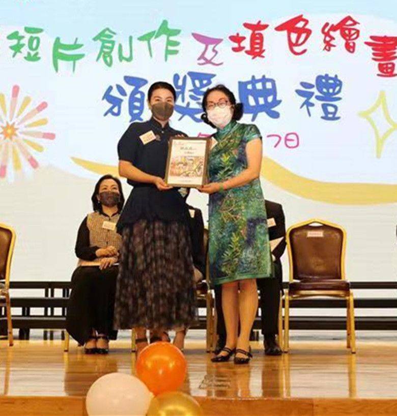 颜色|郭晶晶穿改良旗袍现身，胖的真实还有肚子，但整个人气质优雅