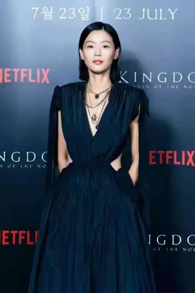 长发|全智贤拿下新代言！穿印花裙戴丝巾高级感藏不住，还是长发更漂亮