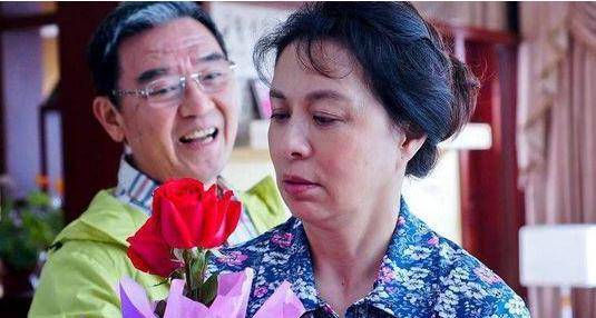 17岁演女一号,当红时息影十年,出道至今无绯闻,丈夫身份显赫_刘佳