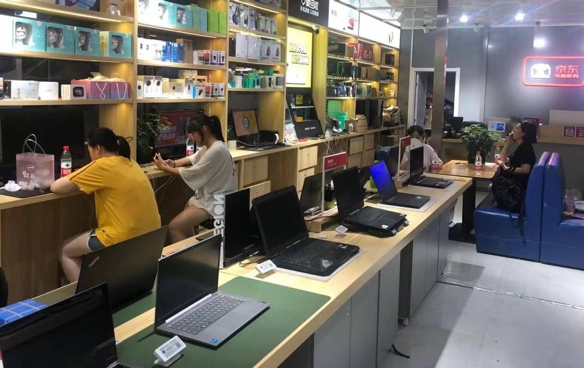 郑州市民在京东电脑数码专卖店郑州东风路智汇城店应急充电郑州市民在