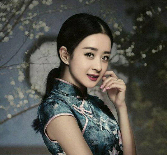 显得|当众女星穿上最婀娜的旗袍，赵丽颖穿出女人味，舒淇妩媚动人