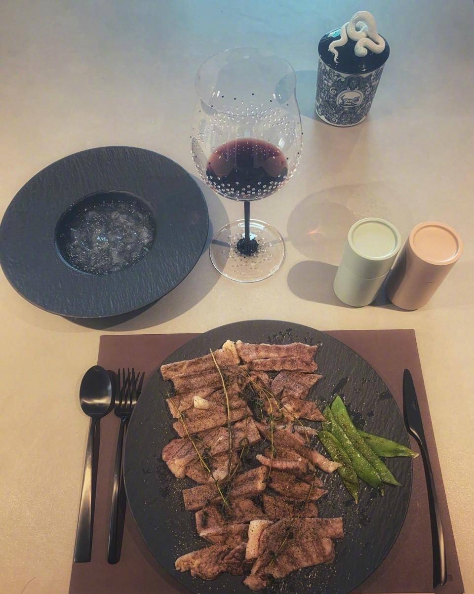 注意力|华晨宇晒早餐，网友注意力却在餐具上：一个杯子抵我两个月工资