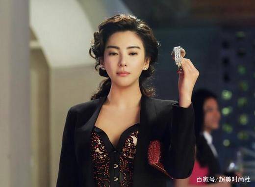 张雨绮|张雨绮黑色小礼裙时尚亮相，与韩女团成员撞衫，被赞丝毫不输