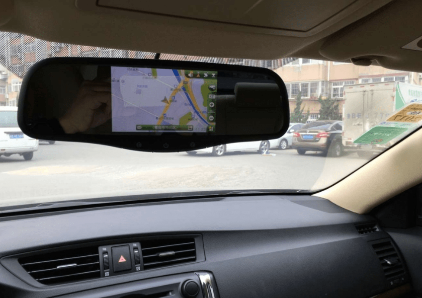 这种原厂自带的行车记录仪有什么好处,不会占用前挡风玻璃太多的空间