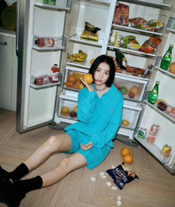 周雨彤私服借鉴性太高土味凉拖都能穿出时髦范不愧是教科书