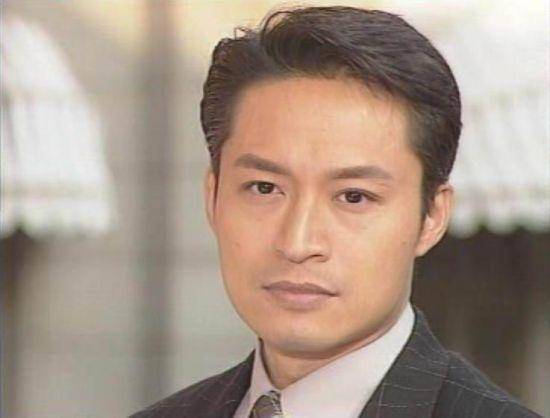 琼瑶剧第一男主角,当红之时遭不公待遇,感情丰富娶小21岁娇妻